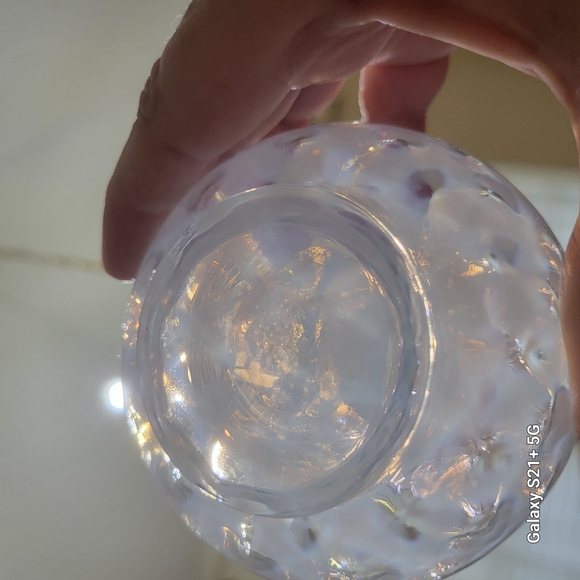 Elegant Glass Vase with Pink Rim - Picture 3 of 7